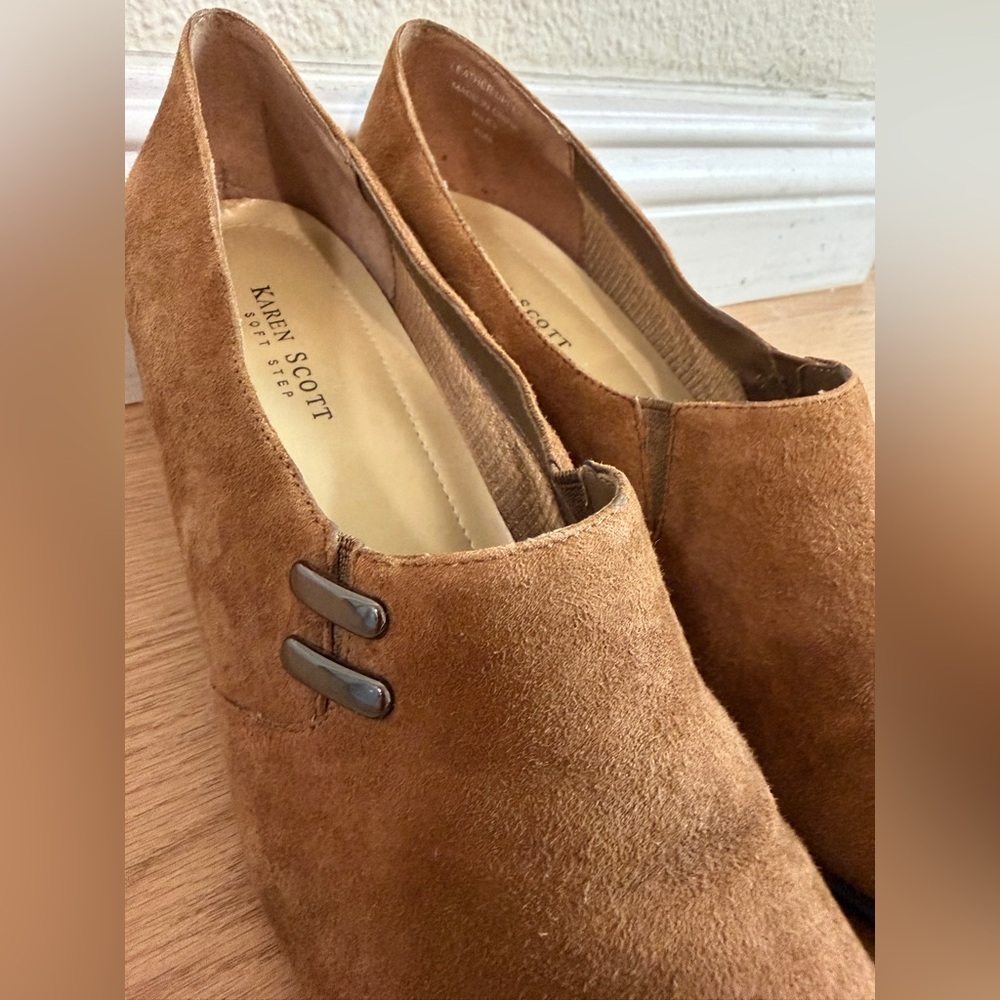 NWOB Karen Scott Brown Suede Low Heel Pumps Womens Size 10 Comfort Shoes - Picture 8 of 8